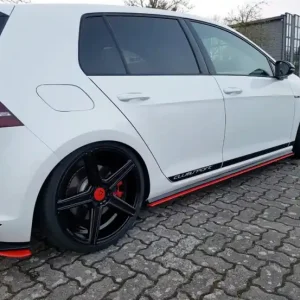 Cenová Bomba Maxton Design Prahové lišty VW Golf Mk7 GTI Clubsport - texturovaný plast VW-GO-7-GTI-CS-SD1T