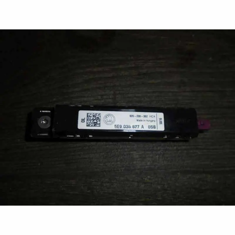 anténní zesilovač pro okenní sklo ŠKODA Octavia III 5E0 (lift)5E9035577A Finální Výprodej