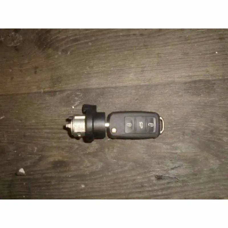 Výprodej vložka zámku + 1x klíč ŠKODA3T0837202