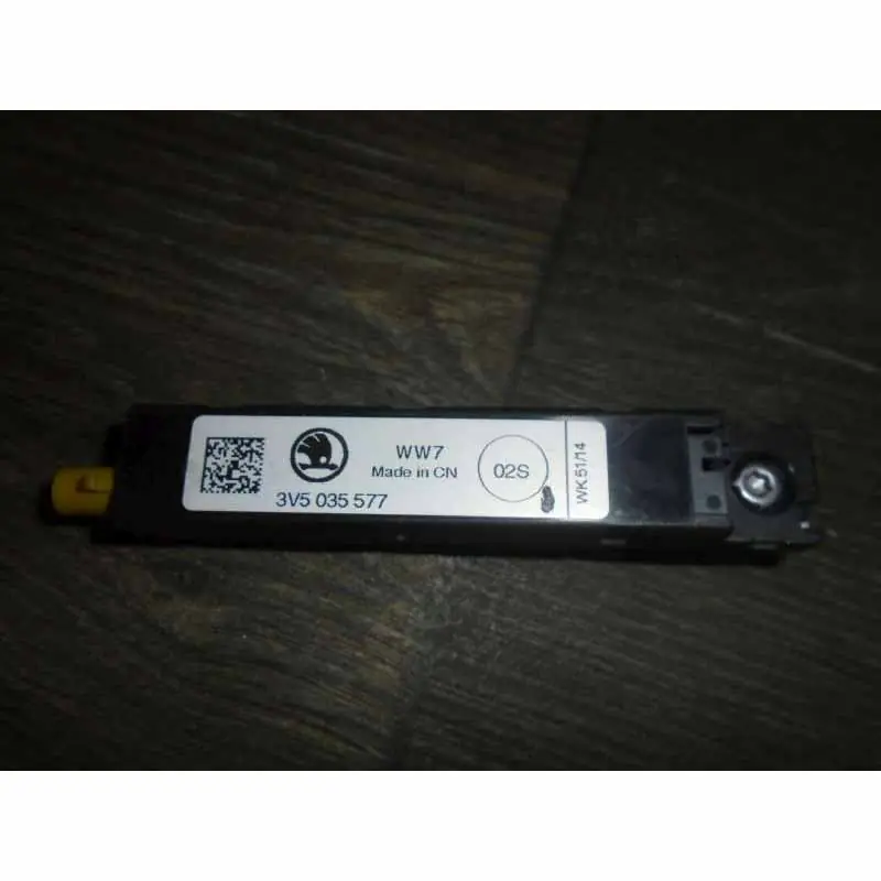 anténní zesilovač ŠKODA Rapid 5JA 2013- Superb III 3V0 2015-3V5035577 Nejlepší Volba