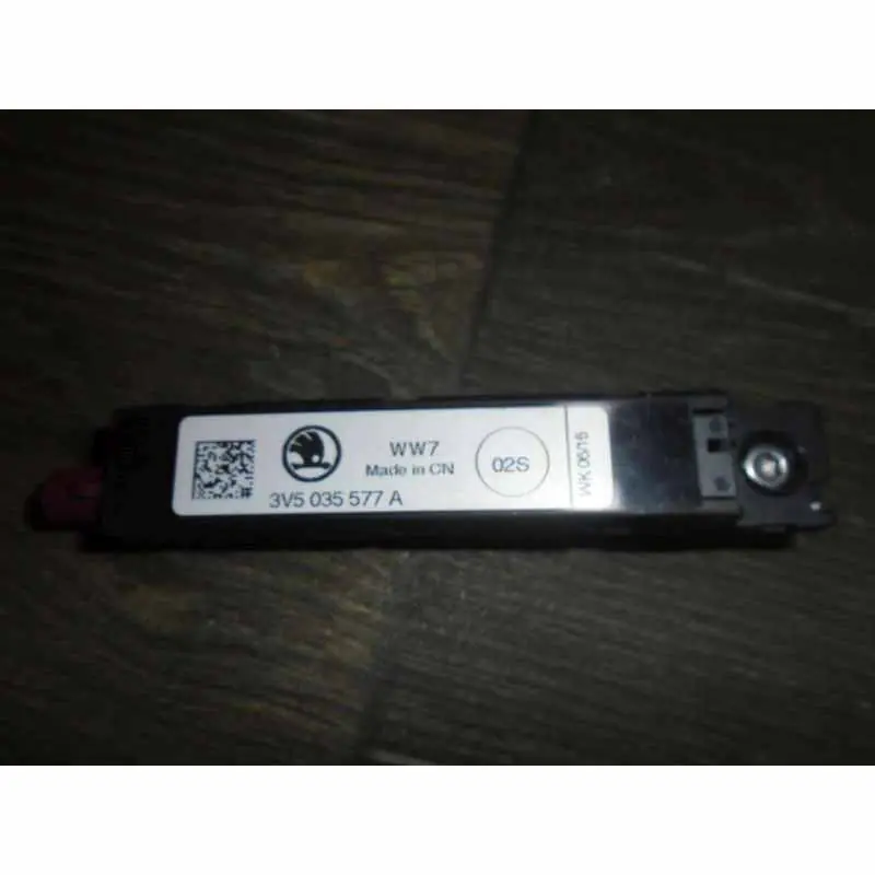 Autentický anténní zesilovač ŠKODA Rapid 5JA 2013- Superb III 3V0 2015-3V5035577A