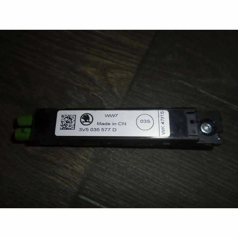 Finální Výprodej anténní zesilovač ŠKODA Superb III 3V0 2015-3V5035577D