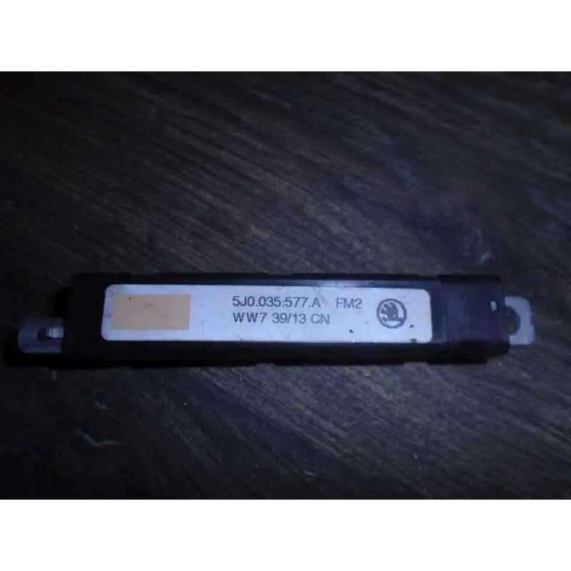 anténní zesilovač ŠKODA Fabia II 5J0 lift Roomster 5J7 lift 2011-20155J0035577A Originální