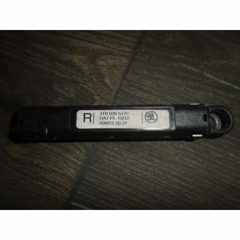 Horká Nabídka anténní zesilovač ŠKODA Superb II 3T0 (lift) 2008-20153T0035577C