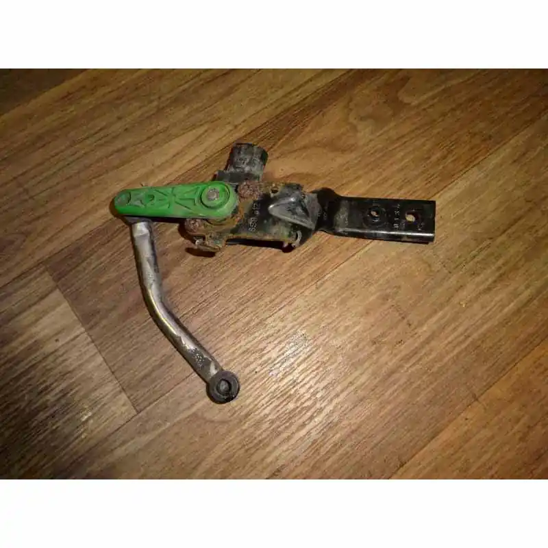 čidlo úrovně podvozku pravé přední AUDI TT 8S08S0412522 Cenově Výhodný