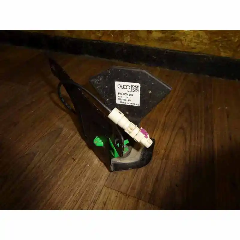 Super Cena anténa LTE + držák AUDI A3 8V08V00355078V0035526