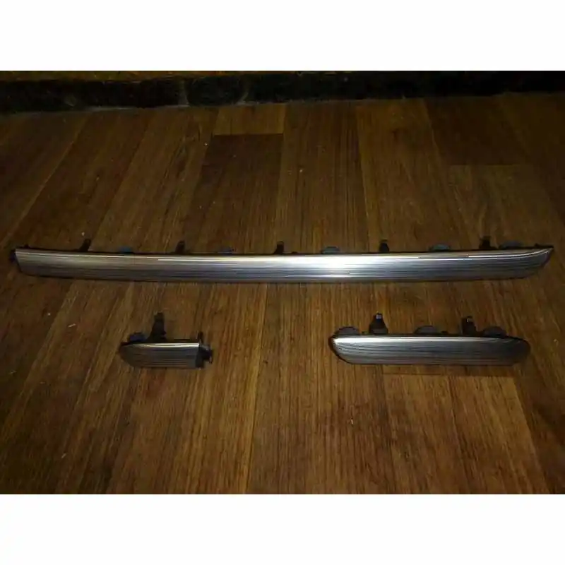 dekorace palubní desky AUDI A3 8V08V1853189A8V1853190A8V1853191A- poškrábaný Vysoce Kvalitní