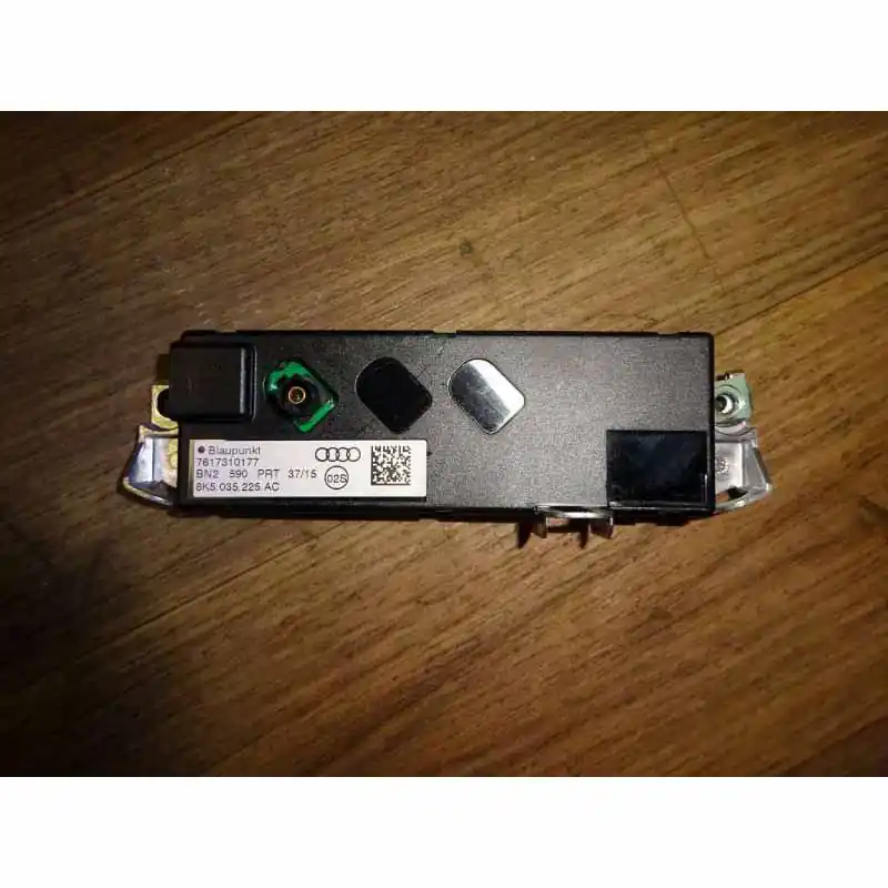 anténní zesilovač AUDI A4 8K0 lift8K5035225AC8K5035225F Ověřený