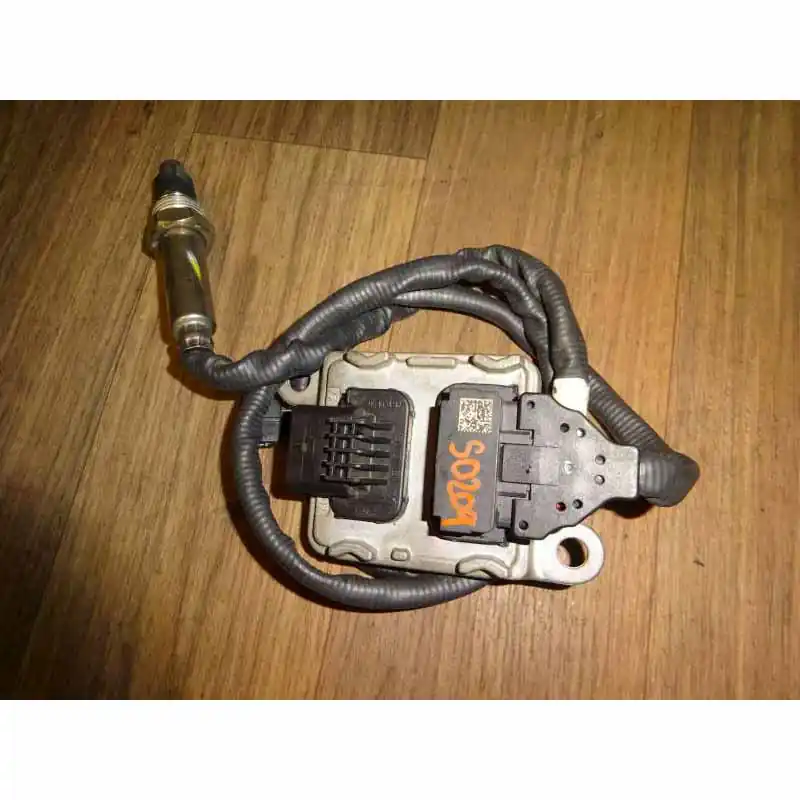 řídící jednotka s NOX čidlem ŠKODA Superb III 3V0 2,0 TDi DFH 140 KW04L906805ER Oblíbený