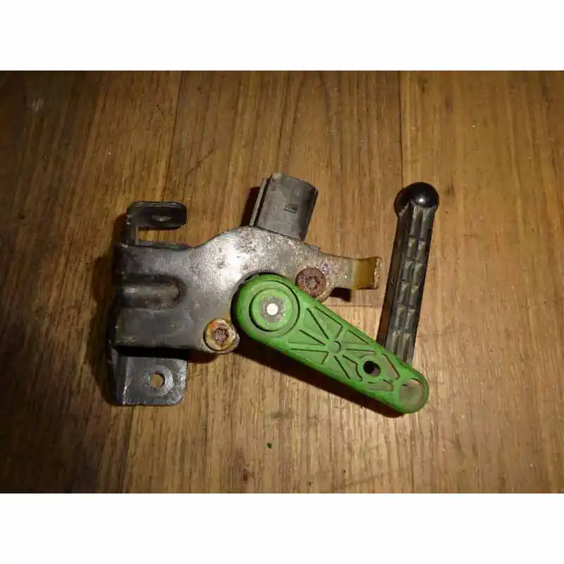 čidlo úrovně podvozku pravé zadní AUDI A3 8V0 (lift)5Q0512522E 5Q09075036R0512521 Horká Nabídka