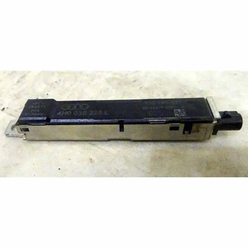 Značkový anténní zesilovač AUDI A8 4H04H0035225L