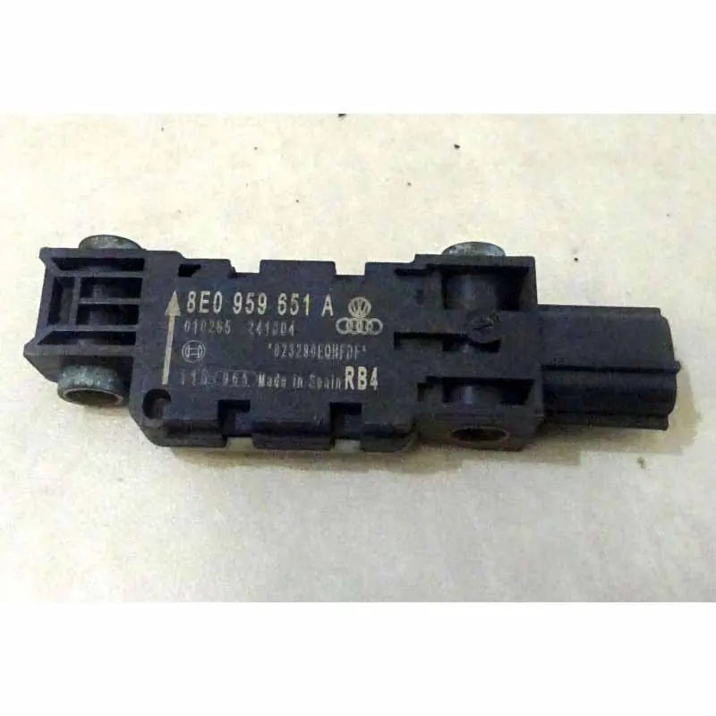 Vysoce Kvalitní čidlo airbagu - nárazový senzor AUDI8E0959651A