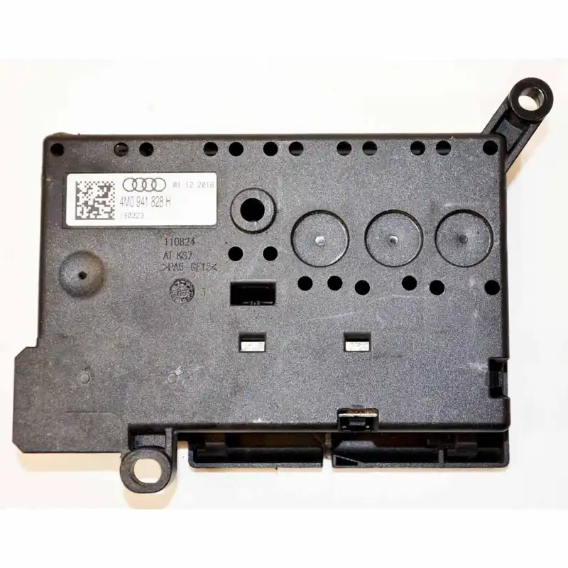 Sleva pojistková skříňka AUDI A8 4N04M0941828H