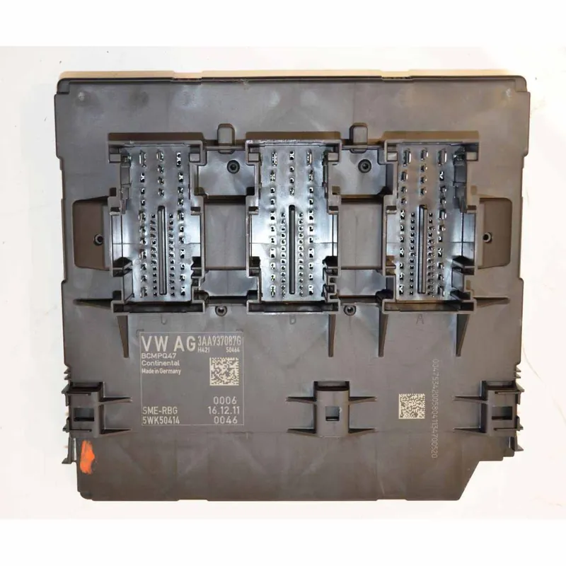 Vysoce Kvalitní řídící jednotka palubní sítě VW Passat B7 3AA3AA937087G - poškozená