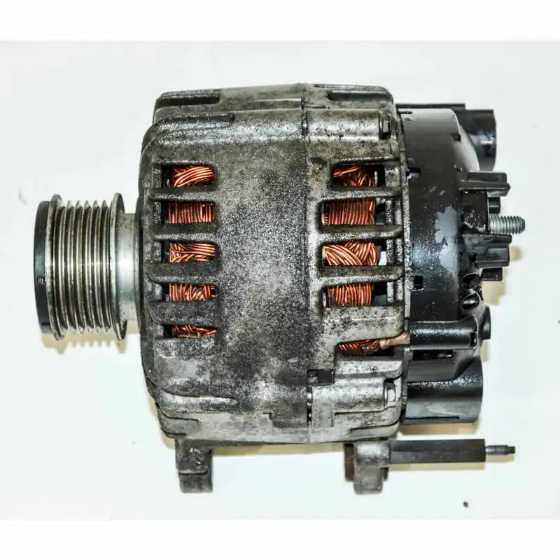 Časově Omezené alternátor 14V 140A VW Golf VI 5K0 2,0 TDi CFF03L903023F - poškozený konektor