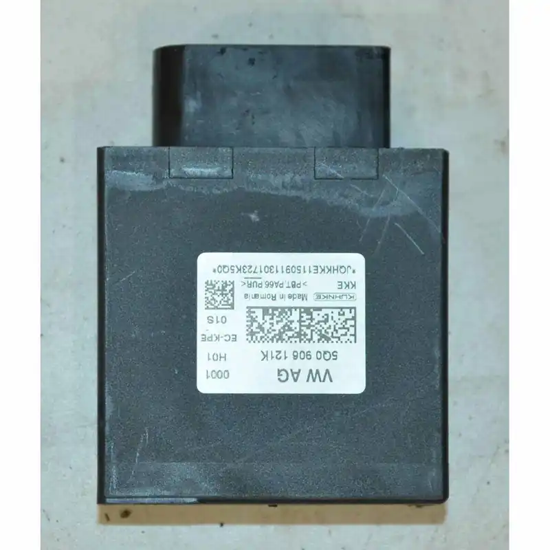 Značkový řídící jednotka palivového čerpadla VW Golf VII 5G0 1,6 TDi 5Q0906121K/N - lehce poškozená