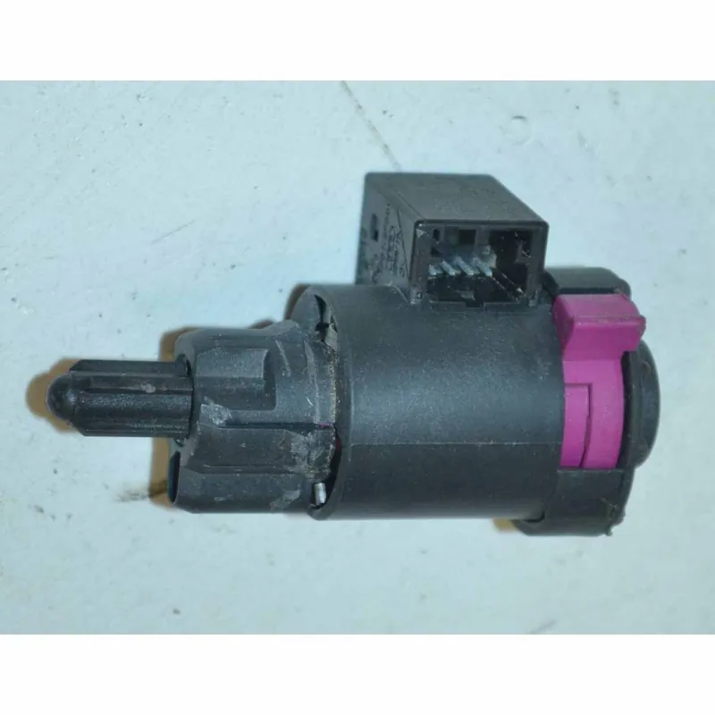 senzor brzdových světel AUDI4F0945459B Výhodná Nabídka