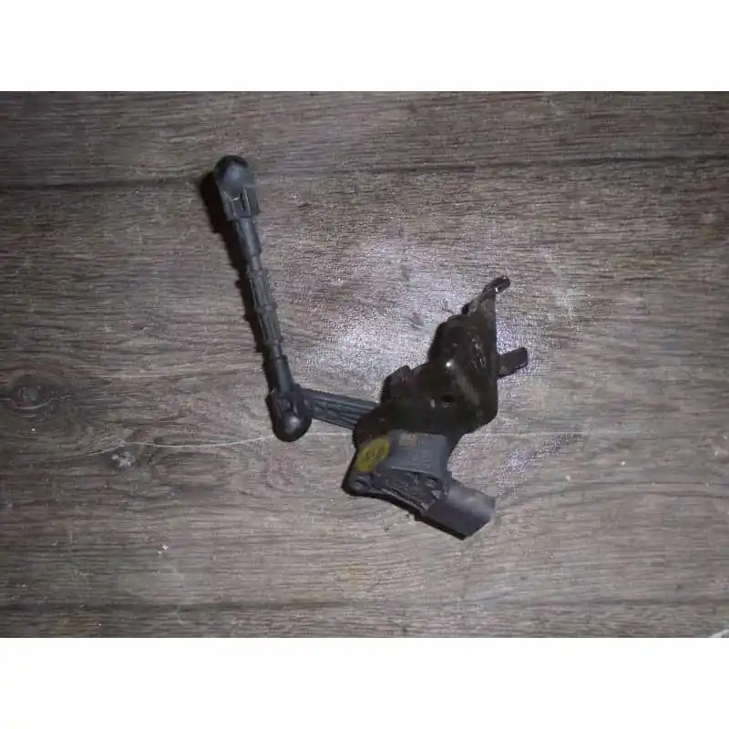 čidlo úrovně podvozku AUDI A4 8W0 3,0 TDI8W0941285C4M0907504A Oblíbený