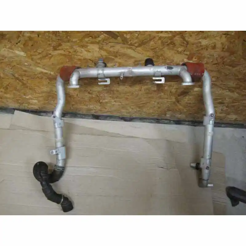 Cenový Hit trubka vodní AUDI A4 RS4 8E0 4,2 TFSI079121070BJ