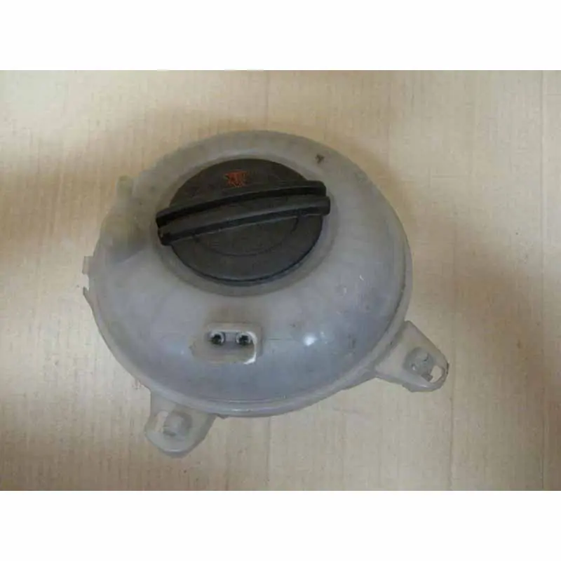 vyrovnávací nádobka VW Passat B8 3G0 2,0 TDI5Q0121407G Tovární Cena