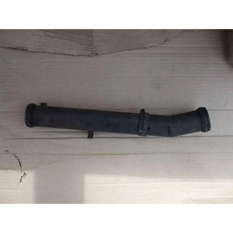 vodní trubka VAG032121065F Aktuální