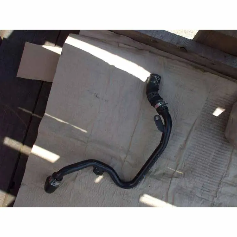 vodní trubka VAG059121064E Objednat Nyní