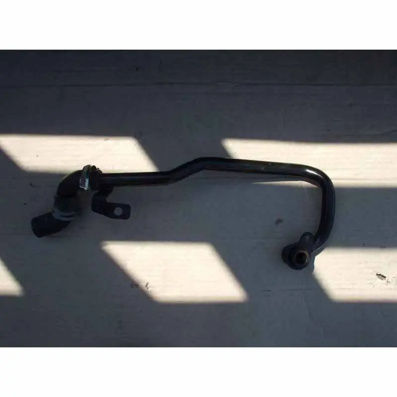 vodní trubka VAG04L121065A Autentický