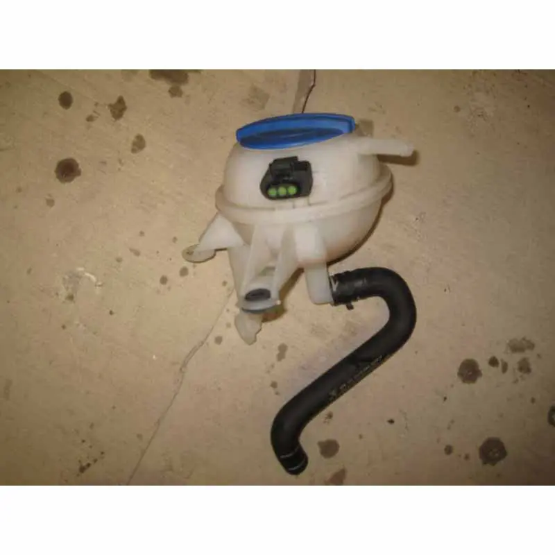 vyrovnávací nádobka VW Touareg 7P 2,0 TDI820121407A Poslední Šance