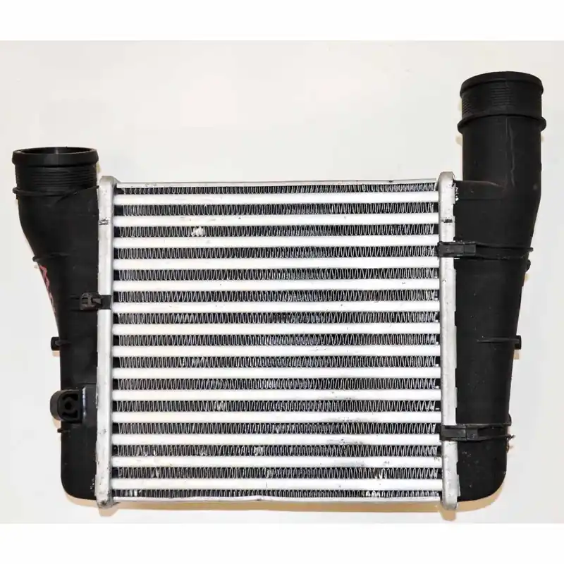 Oblíbený chladič intercooler AUDI A48E0145805S - NÁHRADA