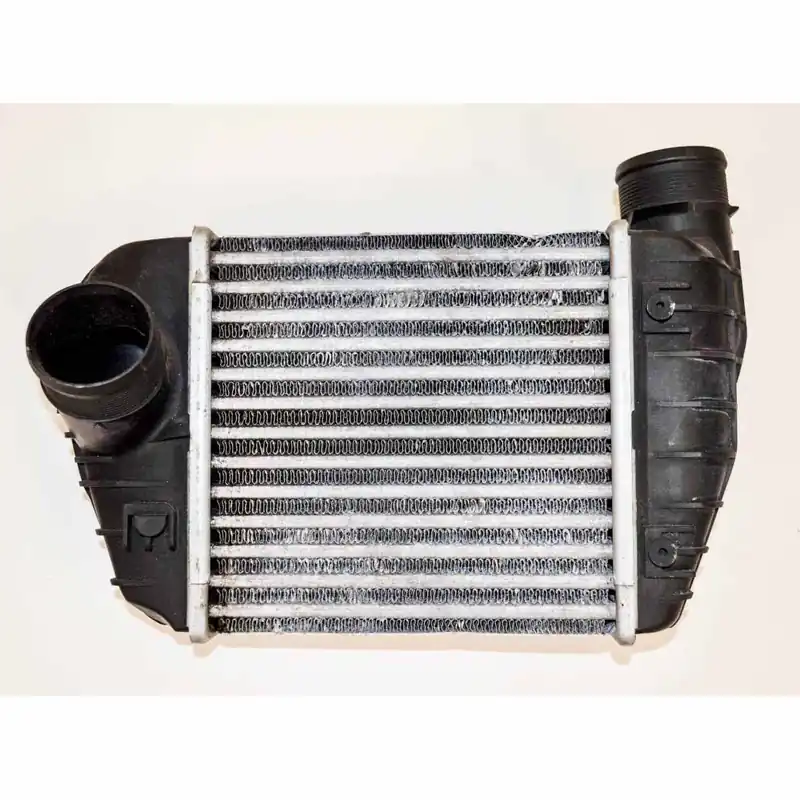 chladič intercooler AUDI A6 4F0 2,0 TDI4F0145805S4F0145805AA4F0145805AD Sezónní Sleva