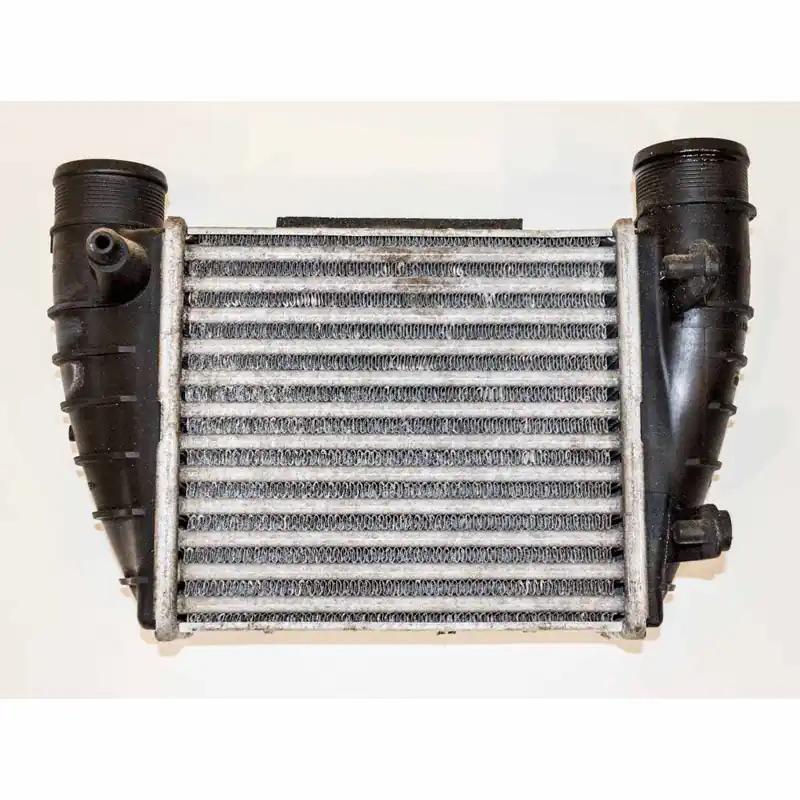 chladič intercooler AUDI A4 8K08K0145806Q Super Cena