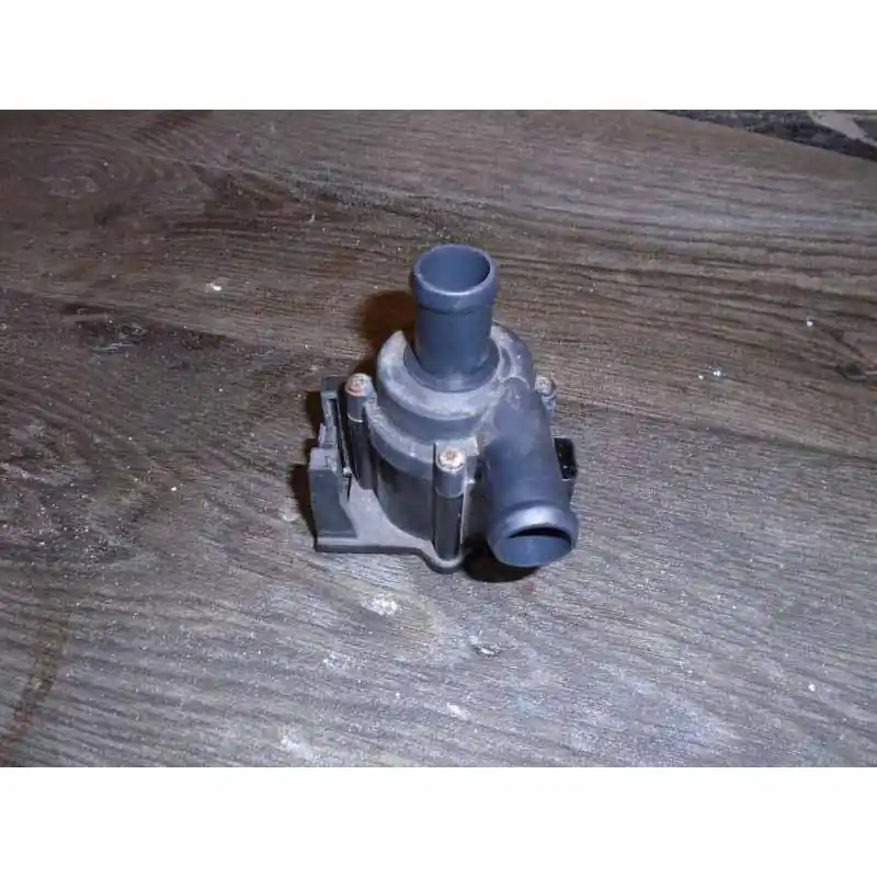 Vrácení Zdarma čerpadlo vodní AUDI Q5 8R0 9-12 2,0 TFSI06H121601A