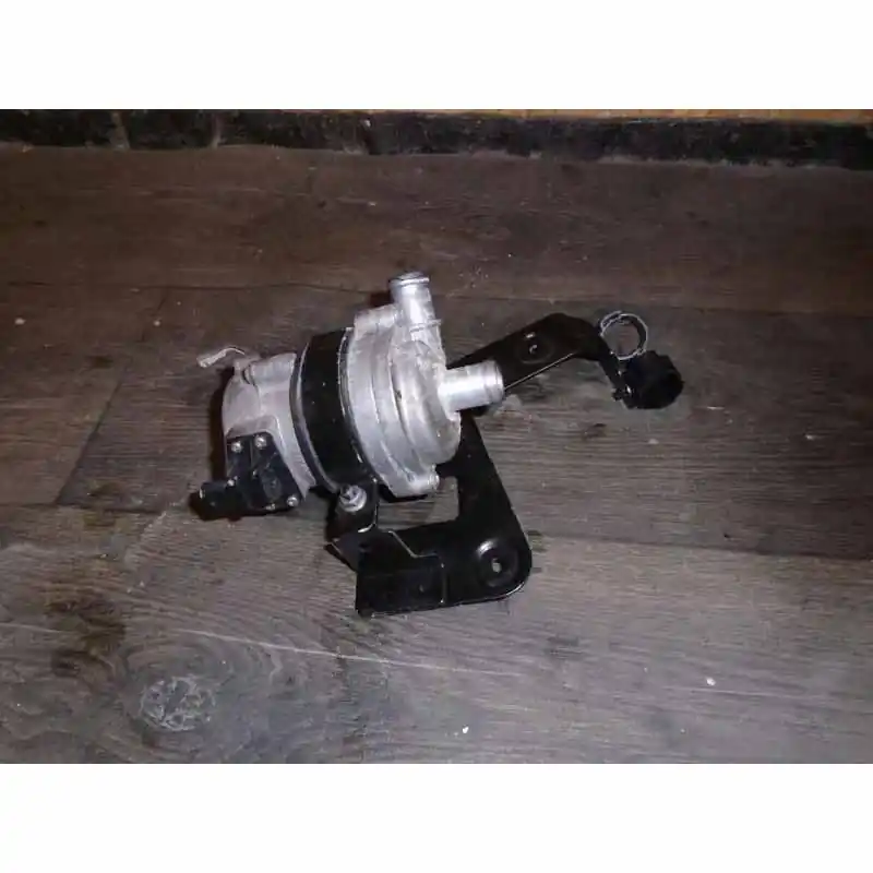 čerpadlo vodní + držák AUDI A4 8W0 2,0 TDi DEU4H09655678W0145896A8W0145896C Nakupujte Hned