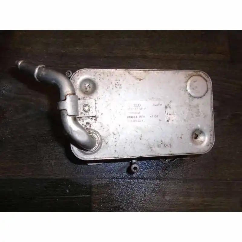 chladič oleje motoru AUDI A8 4H0 4,2 TDi CDS 258 KW057117021P Novinka