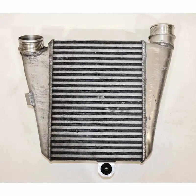 chladič intercooler pravý AUDI A8 4N0 4,0 TDi4N0145806F Nakupujte Hned