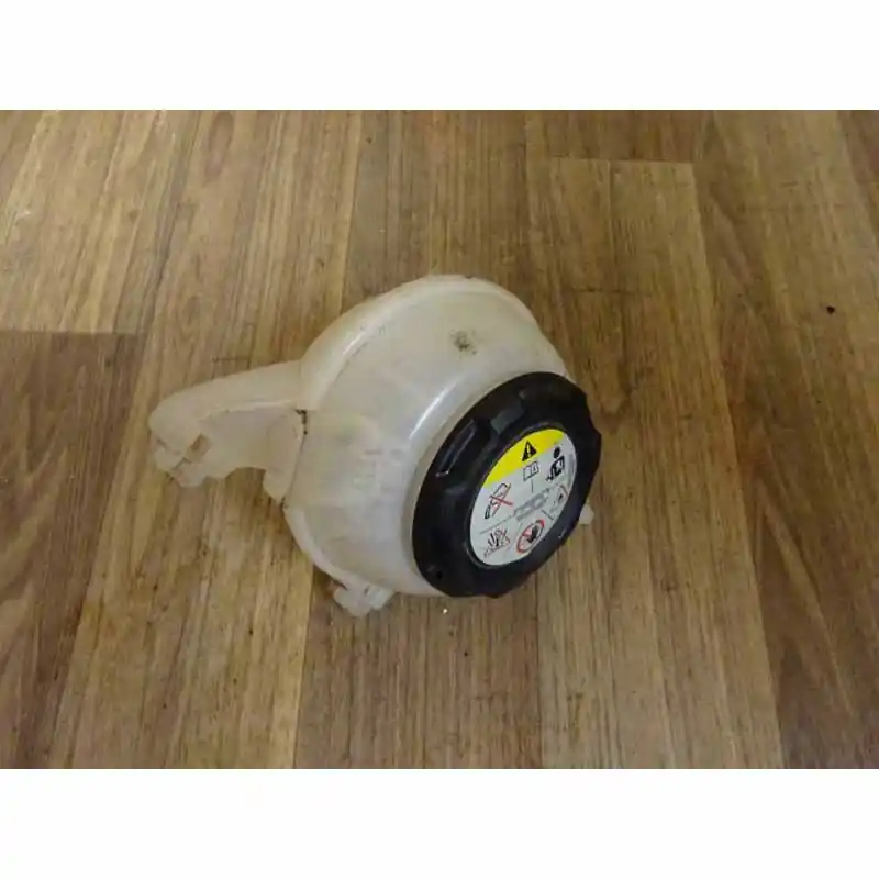 vyrovnávací nádobka VW Passat B8 3G01,4 TSi Hybrid 115 KW5Q0121407J Horká Nabídka