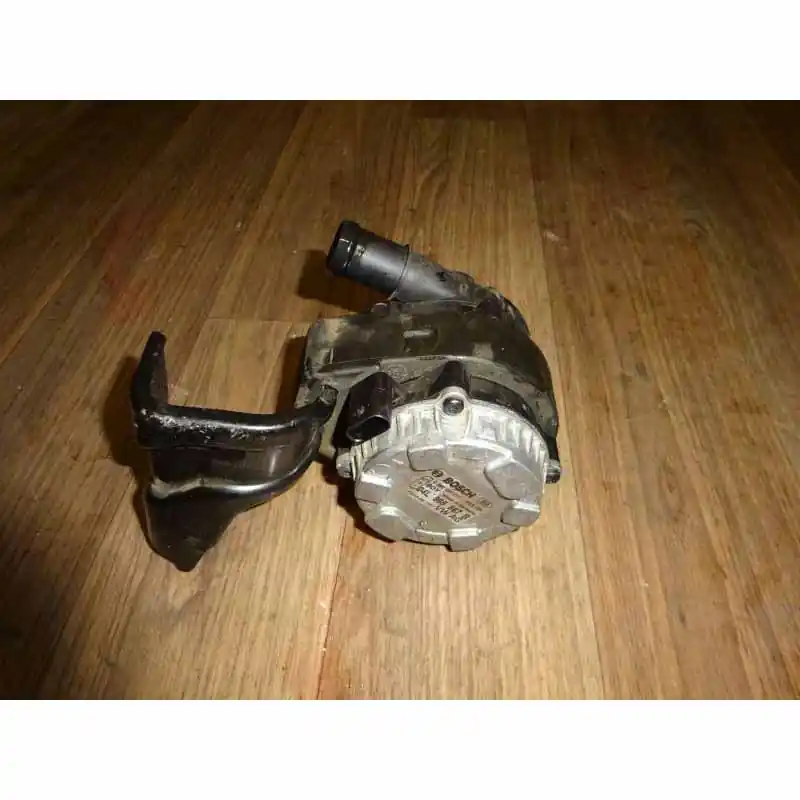 čerpadlo vodní přídavné VW Passat B8 3G0 1,4 TSi Hybrid 115 KW04L965567B5Q0121093FC Tovární Cena