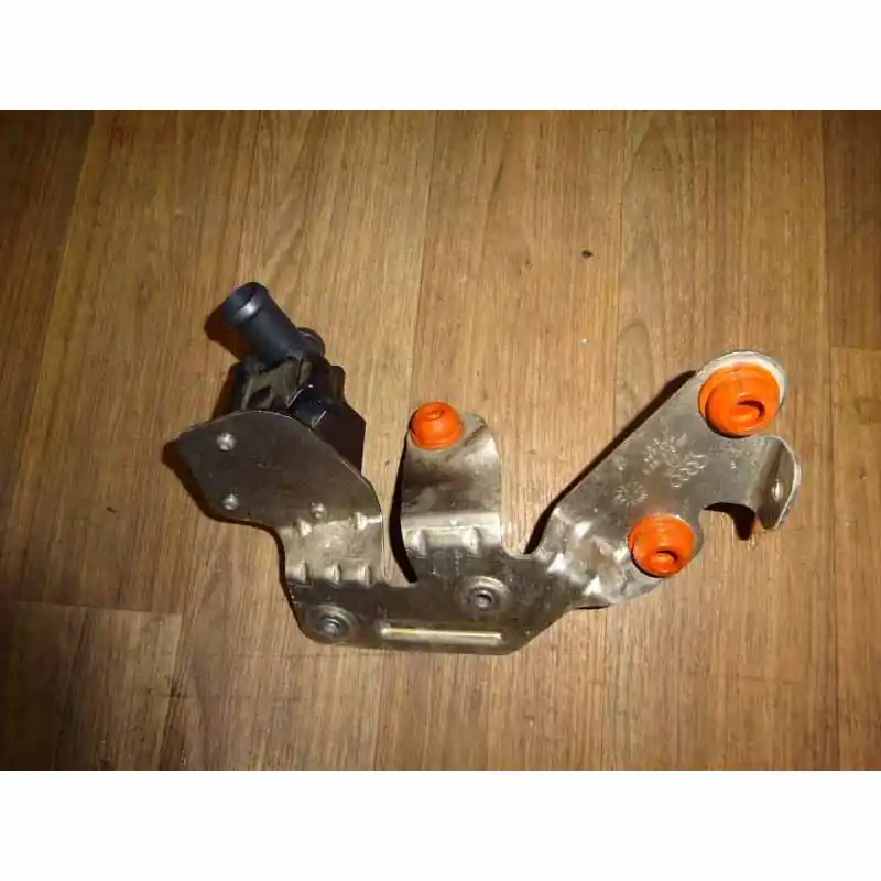 Aktuální čerpadlo vodní přídavné + držák AUDI A8 4H0 (lift) 4,0 TFSi 320 KW059121012A4H1820195A