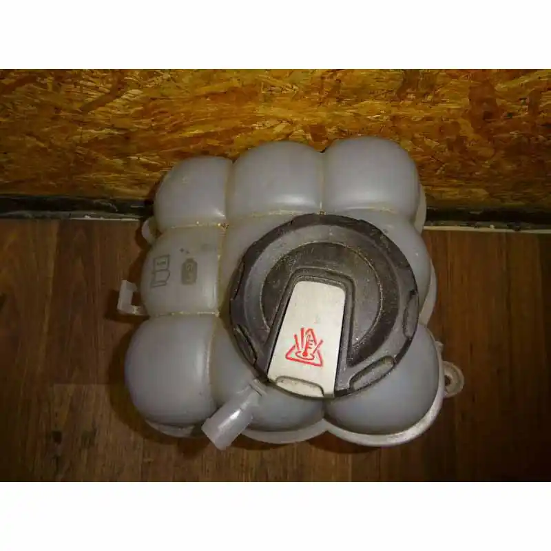 vyrovnávací nádobka VW Touareg III 760 4,0 TDi4M0121405M4M0121403C/E/G Novinka