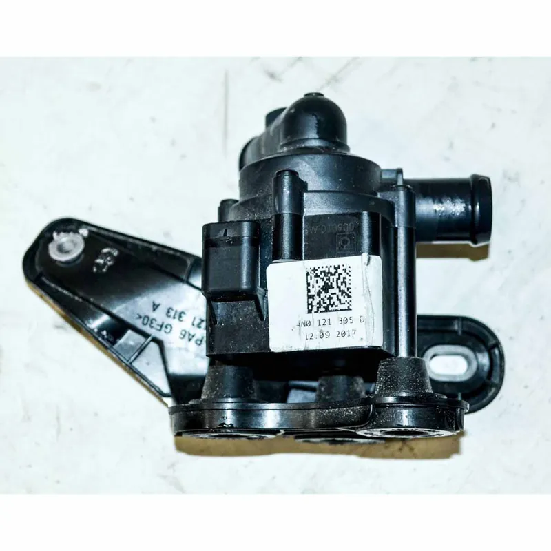 čerpadlo vodní přídavné AUDI A8 4N0 3,0 TFSI V6 CZS4N0121305D Výprodej