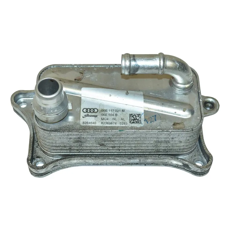 chladič oleje motoru AUDI Q7 4M0 3,0 TFSi CRE06E117021M Vysoce Kvalitní
