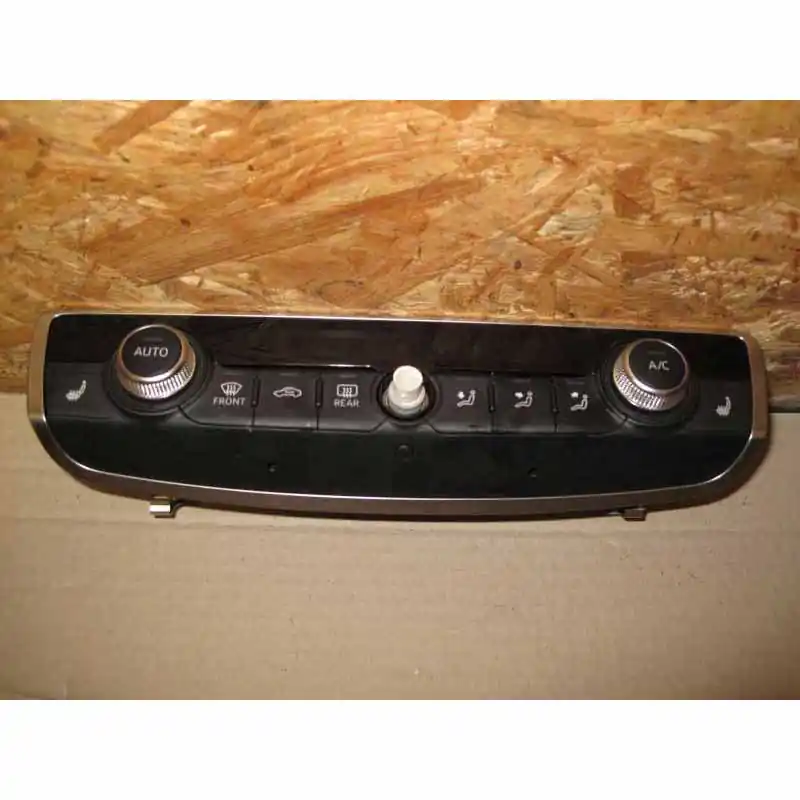 klimatronic AUDI A3 8V08V0820043A - poškozený Dokud Zásoby Vydrží