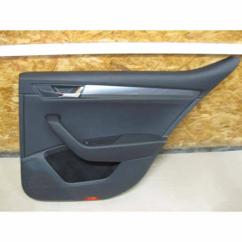 tapecírunk dveří pravý zadní ŠKODA Superb III 3V0 sedan3V5867024RGPS Odeslání Ihned