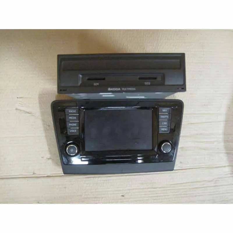 rádio + navigace (řídící jednotka a display) ŠKODA Rapid 5JA5JA919604A5Q0035864B Nejlepší Volba