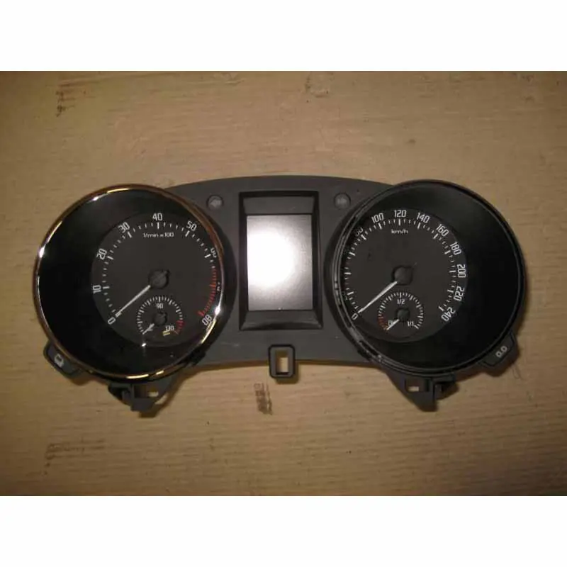 přístroje ŠKODA Yeti 5L0 lift 1,4 TSI5L0920840S - chybí chrom. rámeček Víkendová Akce