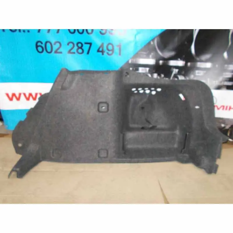 výplň kufru pravá ŠKODA Octavia III 5E0 2013- sedan5E5867428C Vysoce Kvalitní