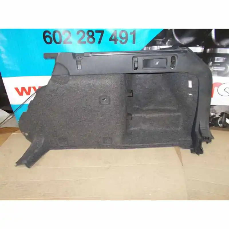 Nová Kolekce výplň kufru pravá ŠKODA Octavia III 5E0 2013- combi5E9867428AG