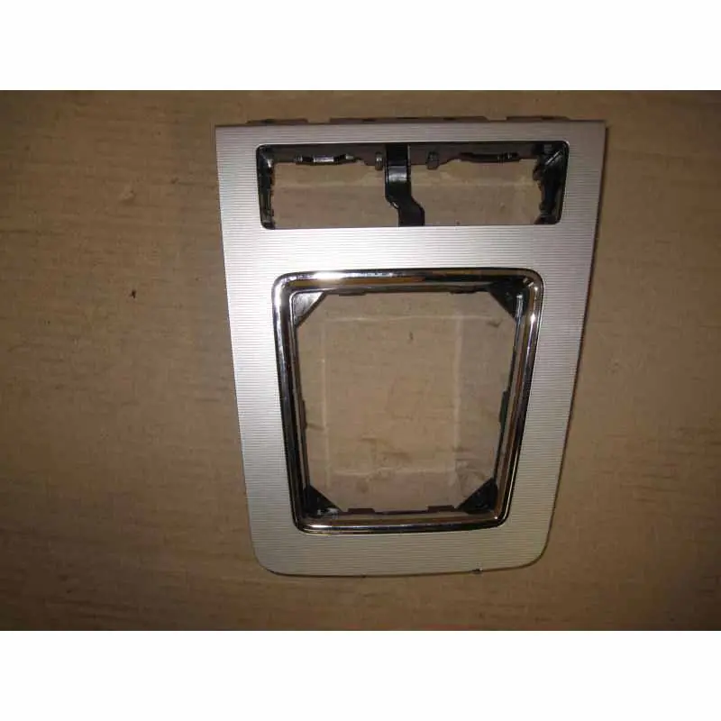 Cenový Hit rámeček řadící páky ŠKODA Octavia III 5E05E1863212B - poškrábaný