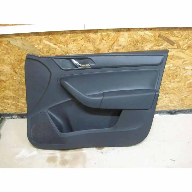 tapecírunk dveří pravý přední ŠKODA Rapid 5JA Nejlepší Cena