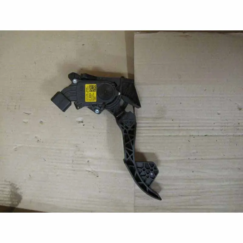 plynový pedál ŠKODA Fabia III 6V0 1,0 MPI6C1721503B Pouze Dnes